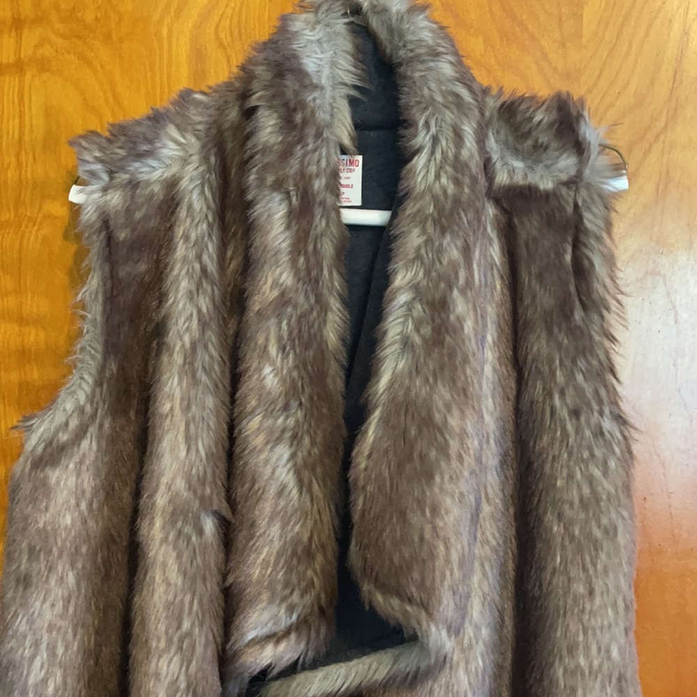 Mossimo Fur Vest 🤩 😍 - Picture 2 of 5